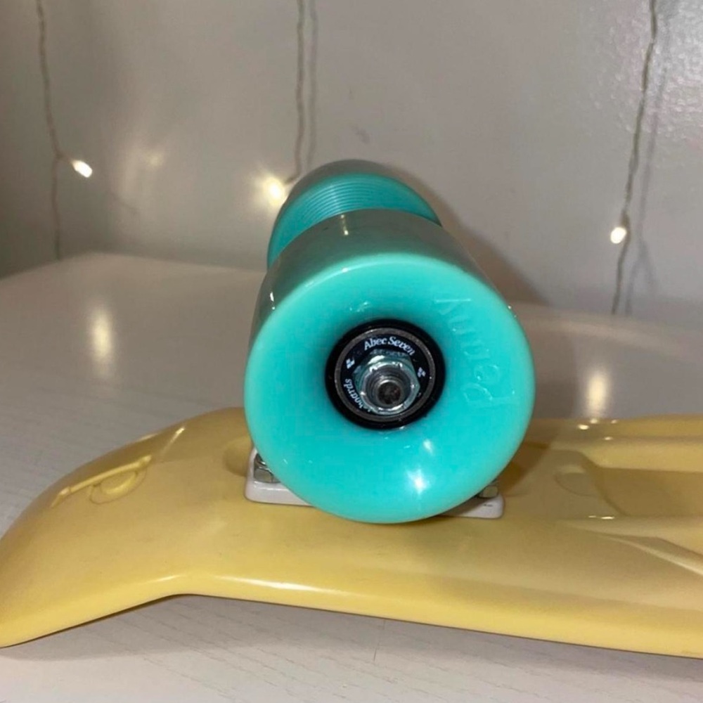 PENNY BOARD yellow with blue wheels 22” - Picture 3 of 4